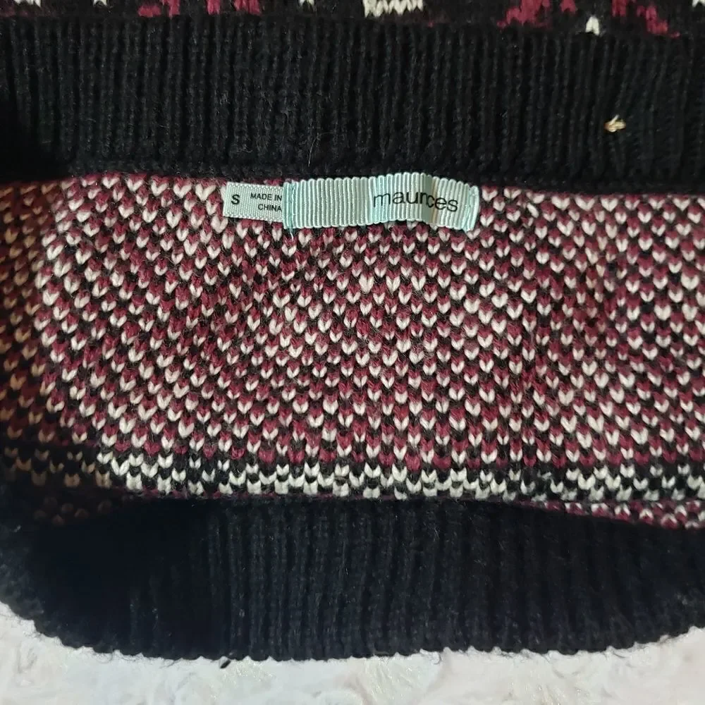 Maurices size small white red and black aztec print sweater skirt